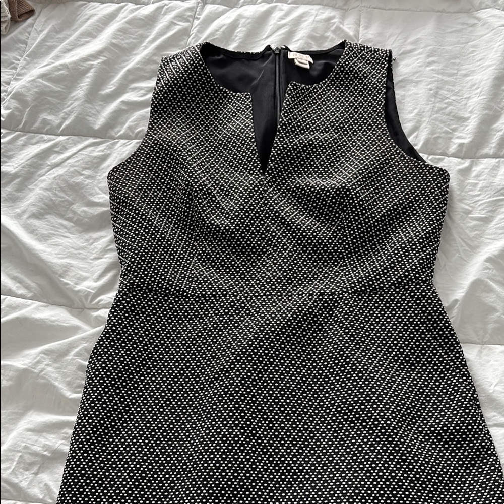 Elegant Black and White Women's Dress with pockets